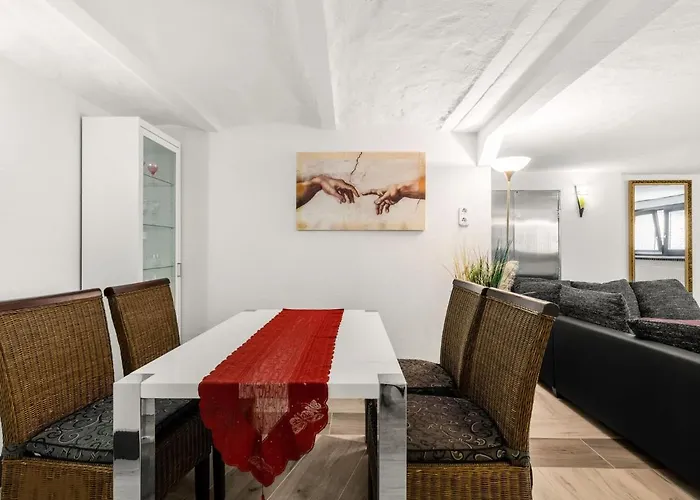 Elegant Apartment, غرفسمولن