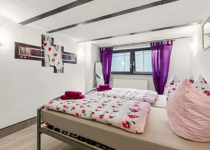 Elegant Apartment, غرفسمولن